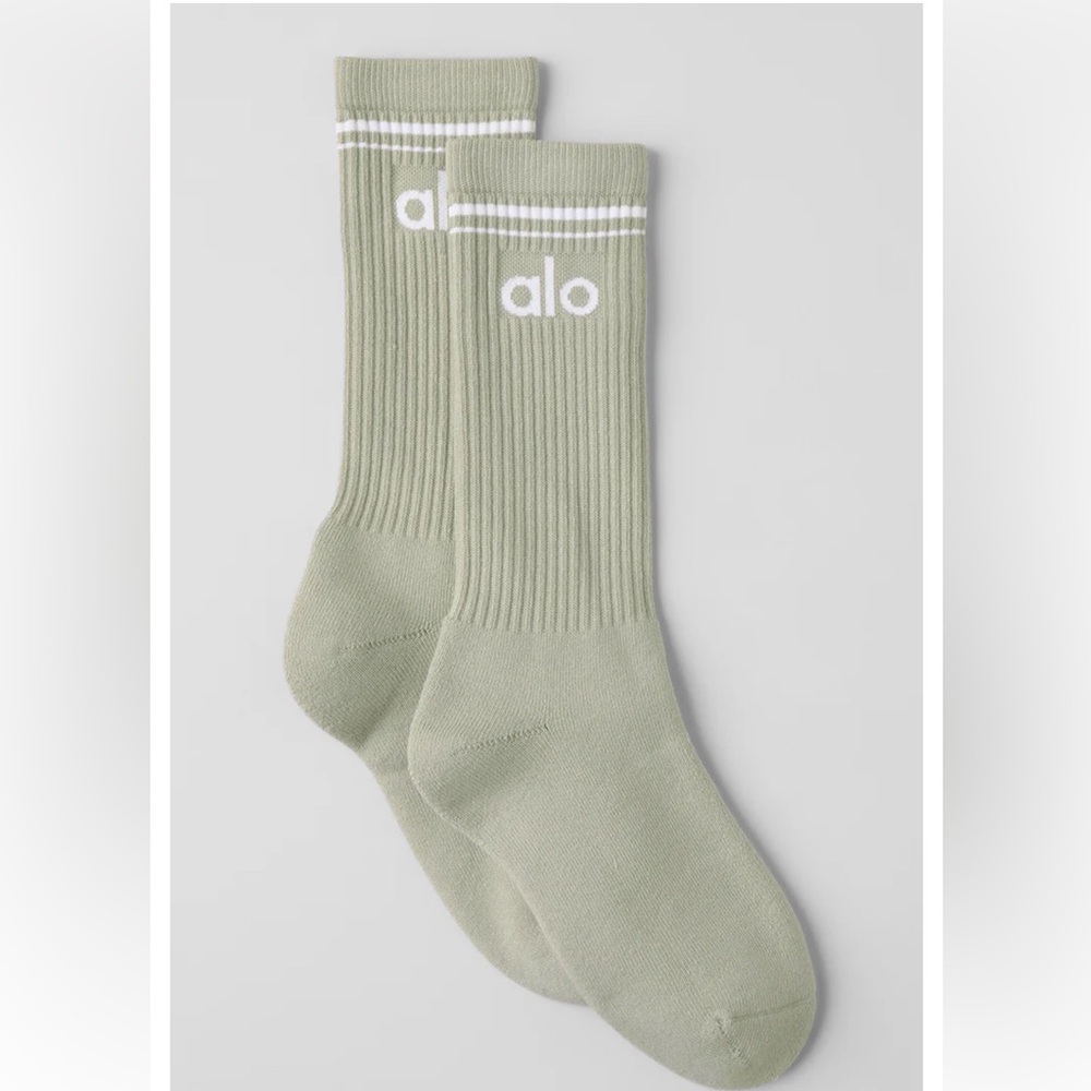 ALO Yoga Unisex Throwback Socks in Limestone & White NWT (authentic)